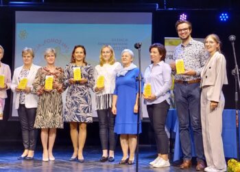 Pola Nadziei Fundacji „Pomóż Im” zakwitną po raz 14.