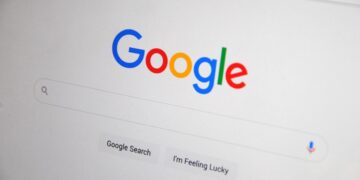 Google Ads vs. Facebook Ads – która platforma jest dla Ciebie?