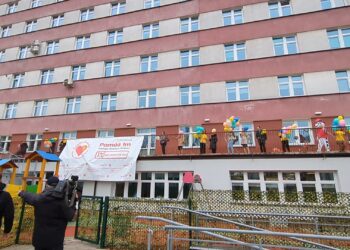 Nowa sala doświadczania świata i marzenia, które tradycyjnie poleciały w niebo. Tym razem Dzień Dziecka z Chorobą Nowotworową w Białymstoku był jeszcze bardziej wyjątkowy niż zwykle.