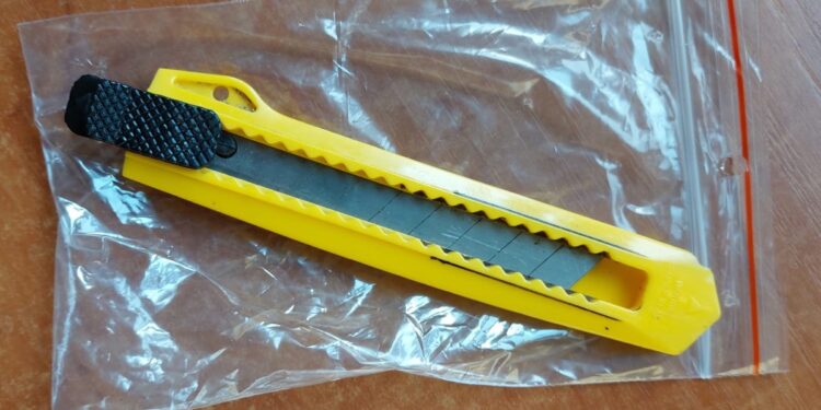 NIETRZEŹWY WYCIĄGNĄŁ NÓŻ W BANKU, OBEZWŁADNIŁ GO POLICJANT