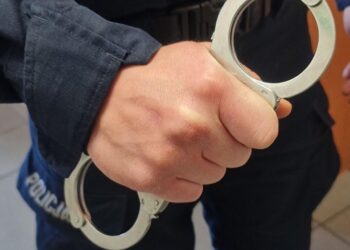 DZIELNICOWI Z CZEREMCHY ZATRZYMALI KOLEJNĄ OSOBĘ Z NARKOTYKAMI