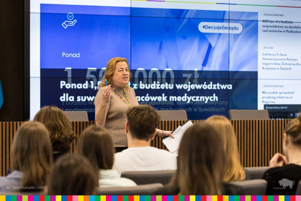 Białostoccy licealiści z wizytą w urzędzie marszałkowskim