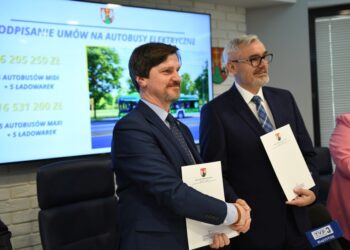 Umowy na zakup autobusów podpisane w Suwałkach