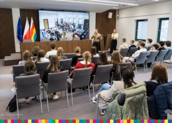 Białostoccy licealiści z wizytą w urzędzie marszałkowskim