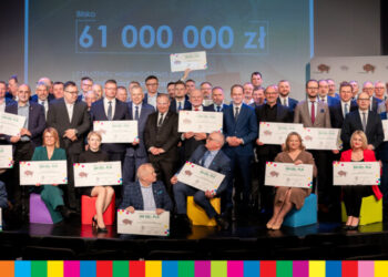 Fundusz Wsparcia Gmin i Powiatów. Marszałek przekazał czeki podlaskim samorządom