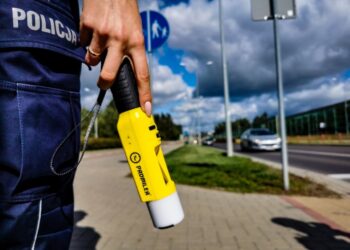 Spowodował wypadek i uciekł - zatrzymali go policjanci