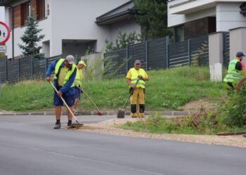 Odbiór techniczny ul. Niewodnickiej w Klepaczach