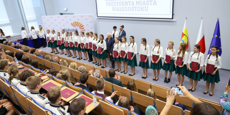 Stypendia dla uczniów i absolwentów