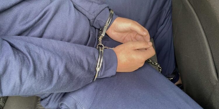 ZATRZYMANY PRZEZ POLICJANTÓW MĘŻCZYZNA TRAFIŁ DO ARESZTU, JEST PODEJRZANY O ZABÓJSTWO