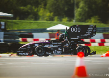 Bolid hybrydowy wygrał zawody