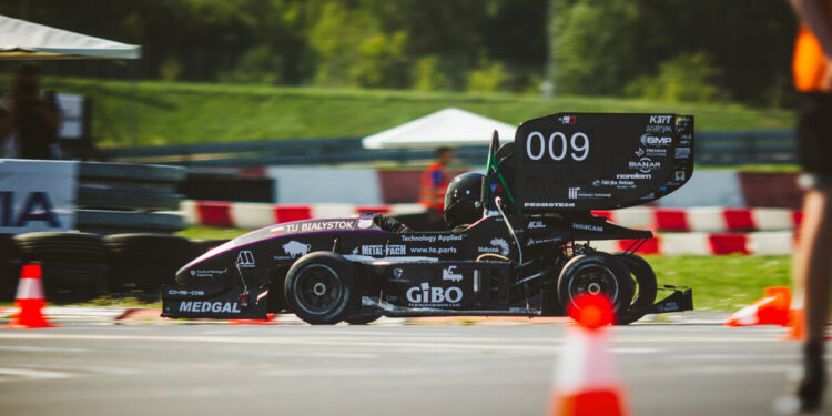 Bolid hybrydowy wygrał zawody