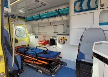 Szpital w Łomży z nowym ambulansem