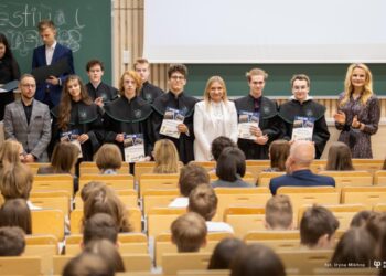 Uczniowie ALOPB mają swój festiwal! Świętują na nim swoje osiągnięcia i sukcesy