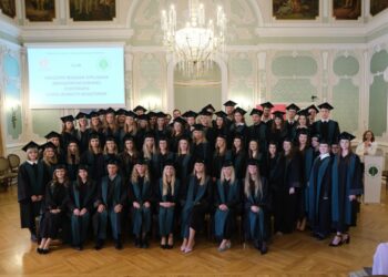 Kierunek fizjoterapia w UMB ma 64 nowych absolwentów