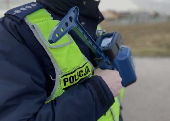 ZA PRĘDKOŚĆ STRACIŁA PRAWO JAZDY