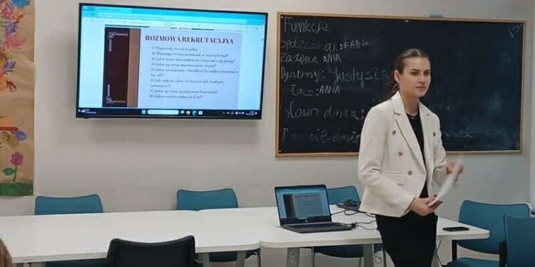 Niecodzienne zajęcia z prawa pracy w Zespole Szkół nr 15 przy Uniwersyteckim Dziecięcym Szpitalu Klinicznym w Białymstoku