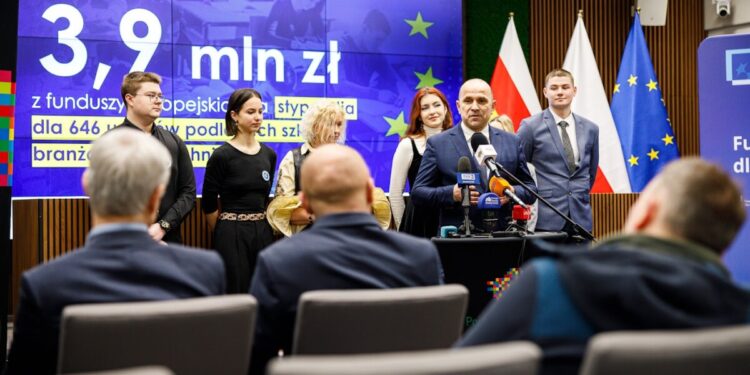 Pierwszy program stypendialny dla uczniów szkół zawodowych