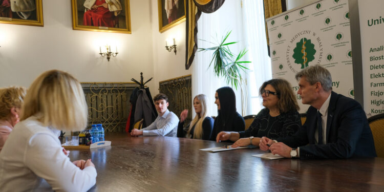 UMB zacieśnia współpracę z III LO w Białymstoku