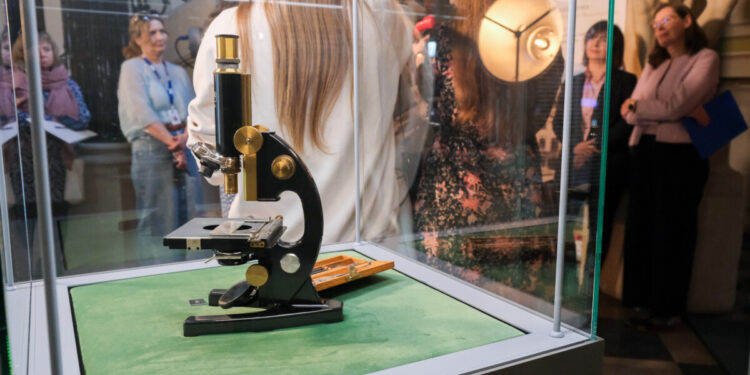 Tajemnice niewidzialnego. Mikroskop prof. Tadeusza Kielanowskiego