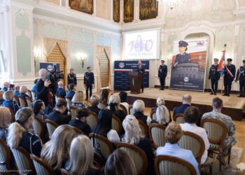 Uroczysta zbiórka z okazji 100-lecia Policji Kobiecej