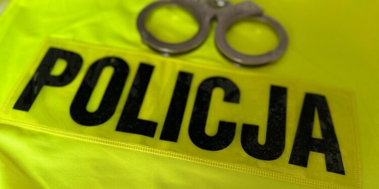 POSZUKIWANY 54-LATEK W RĘKACH POLICJANTÓW