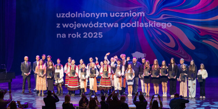 Ponad pół tysiąca młodych artystów z regionu otrzymało stypendia marszałka