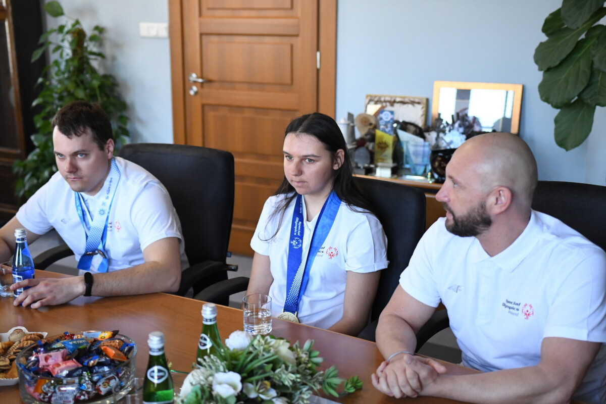 Reprezentanci „HURAGANU” i „GROMU” z medalami Światowych Zimowych Igrzyskach w Turynie