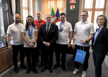 Reprezentanci „HURAGANU” i „GROMU” z medalami Światowych Zimowych Igrzyskach w Turynie