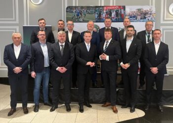 Podlaski ZPN wybrał swoje władze i nagrodził odznaką burmistrza