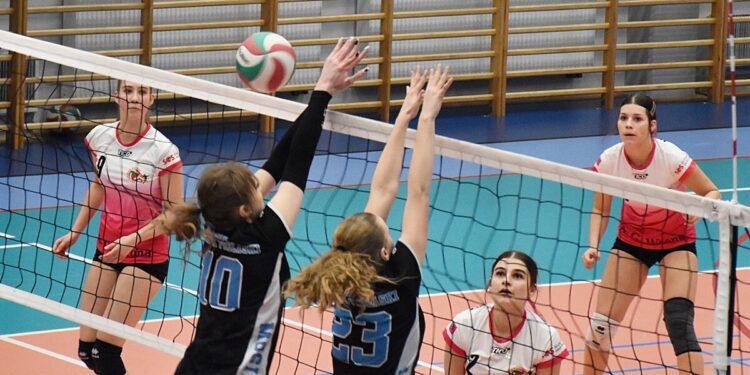Siatkarki dzielnie walczyły w turnieju mistrzowskim