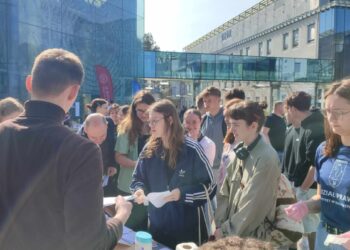 Stoisko Wydziału Prawa nieustannie tętniło życiem na Dniu Otwartym UwB