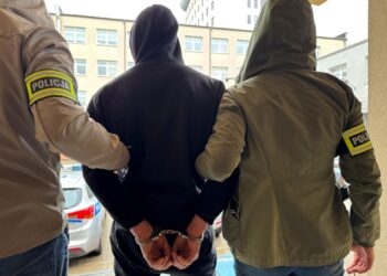 Napastnicy w rękach policjantów