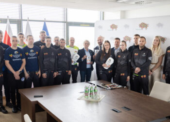 Młodzi bokserzy z UKS Boxing Sokółka w urzędzie marszałkowskim