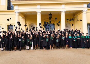 Prawie 90 osób ukończyło studia na kierunku farmacja w Uniwersytecie Medycznym w Białymstoku