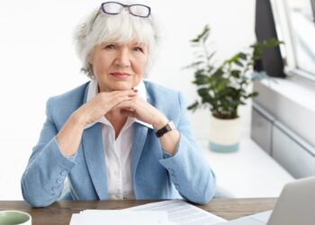 Osoby dorabiające do świadczeń i zasiłków przedemerytalnych muszą do końca maja rozliczyć się z ZUS-em