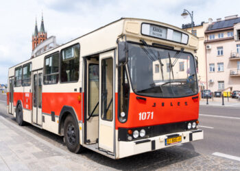 Letnie wycieczki zabytkowymi autobusami