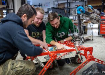 Politechnika Białostocka będzie szkolić studentów w budowie analogów łazików marsjańskich.