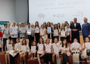 Podlaski Uniwersytet Dziecięcy – 245 uczniów szkół podstawowych zakończyło rok akademicki 2024/2025 w Politechnice Białostockiej