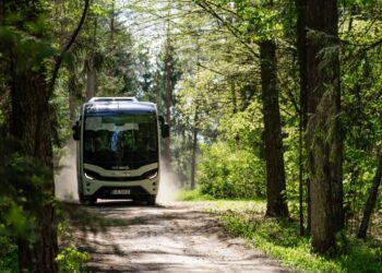 Letnia oferta PKS Nova – nowości, zniżki i wygodne połączenia na wakacje