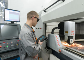 Technologie wycinania laserowe blach są obecnie fundamentem nowoczesnych procesów produkcyjnych. Dzięki precyzji, automatyzacji i elastyczności możliwe jest realizowanie złożonych projektów z zachowaniem wysokiej powtarzalności oraz jakości.