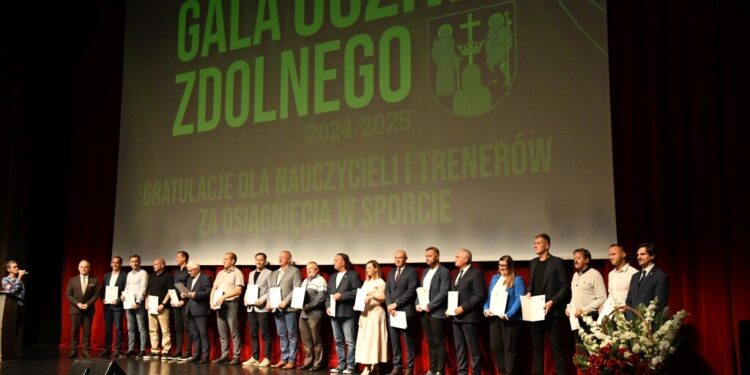 Stypendia i nagrody w ramach programu „Zdolny Suwalczanin” oraz za osiągnięcia sportowe