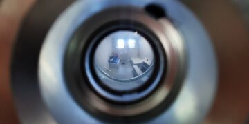 Myślał, że ukryje się przed policjantami