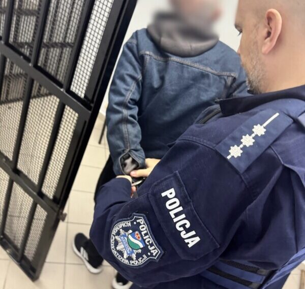 Groził nożem sąsiadom, został tymczasowo aresztowany