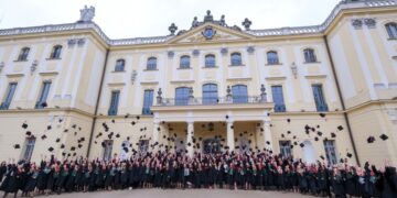 Blisko 240 nowych lekarzy rusza z UMB w świat – dyplomatoria 2025 na Wydziale Lekarskim