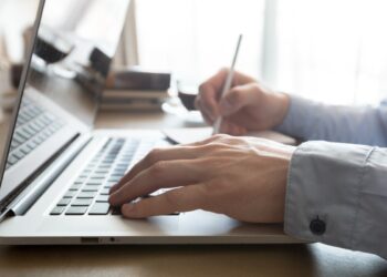 Umowa o dzieło w Polsce najczęściej zawierana z trzydziestolatkami