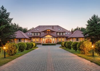 Hotel Dworek Tryumf i Restauracja Ogrody Alicji –miejsce pełne smaku, gościnności oraz pięknej przyrody