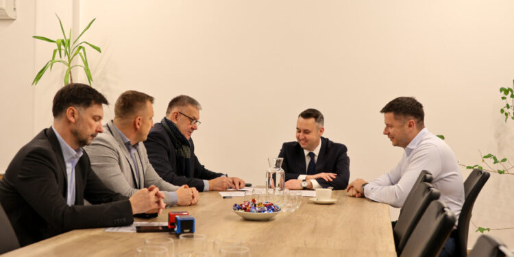 Wodociągi Białostockie inwestują w bezpieczeństwo energetyczne – podpisano umowę na nowoczesne magazyny energii!