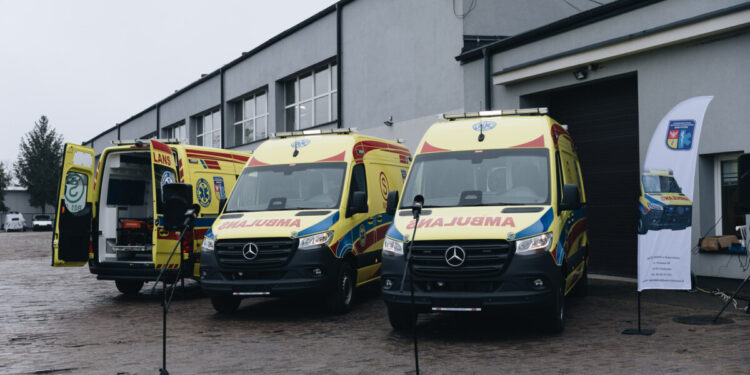 Trzy nowe ambulanse trafiły do podlaskich ratowników medycznych