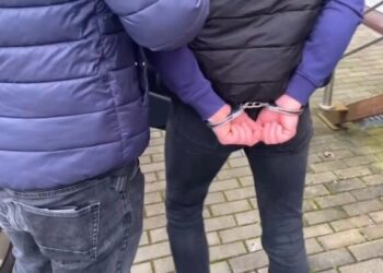 OSZUŚCI DZIAŁAJĄCY METODĄ "NA POLICJANTA" ZATRZYMANI