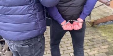 OSZUŚCI DZIAŁAJĄCY METODĄ "NA POLICJANTA" ZATRZYMANI